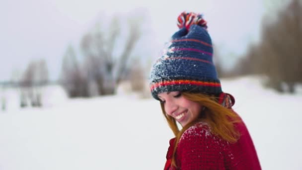 Happy young ginger woman is flirting with camera — Stock Video