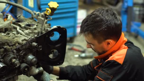 Motor mecânico profissional da fixação do carro — Vídeo de Stock