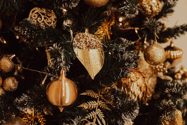 Árvore Ano Novo Com Alguma Decoração Relâmpagos — Fotografia de Stock