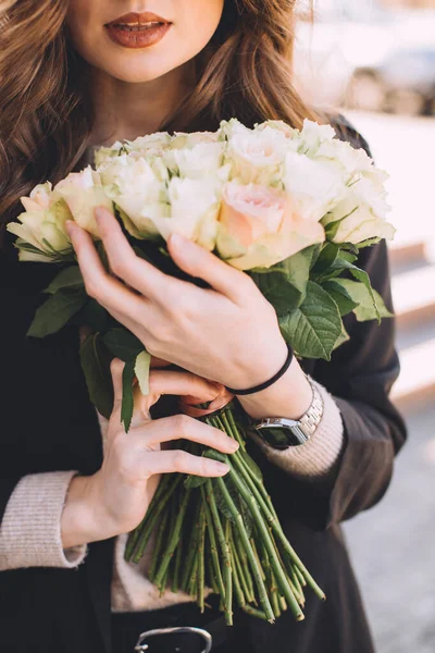 Woman Bouquet Pink Roses — Stock Photo, Image