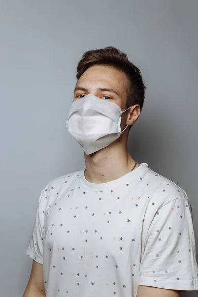 Young Guy Medical Mask White Background Copy Space — Stock Photo, Image