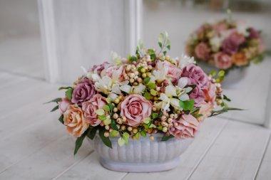 Çiçek kompozisyon Tasarla.