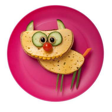 Ekmek ve peynir yapılmış kedi