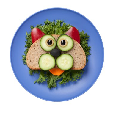 Ekmek ve sebze sürpriz kedi