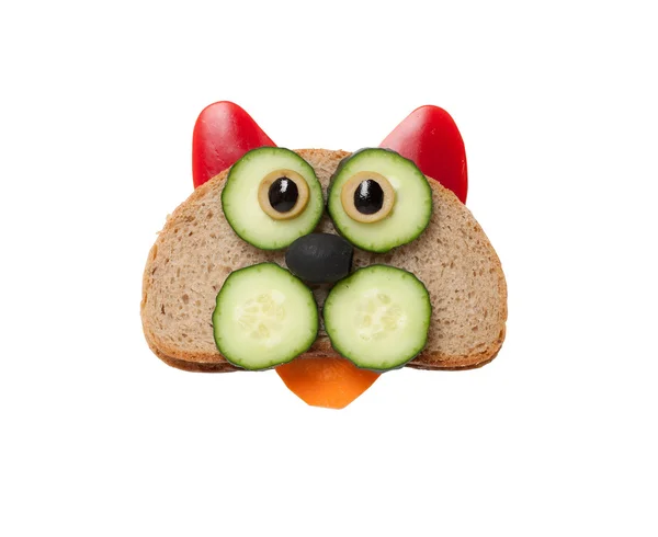 Śmieszne kot z chleba i warzyw — Zdjęcie stockowe