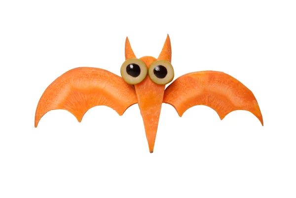 Забавная летучая мышь, сделанная из моркови — стоковое фото