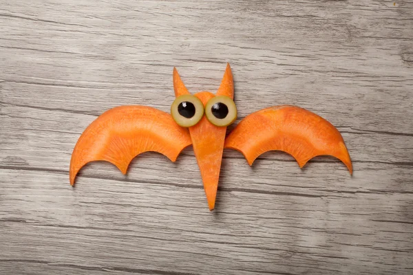 Morcego de Halloween feito de cenoura — Fotografia de Stock
