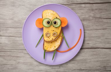 Ekmek ve sebze maymun 