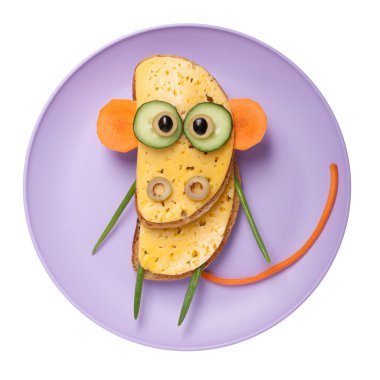 Ekmek ve sebze karışık maymun yapılmış