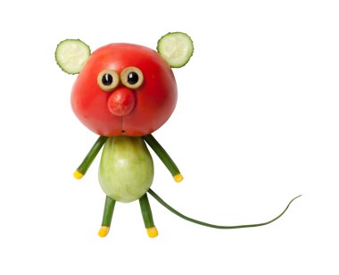 Kırmızı ve yeşil domates yapılan komik fare 