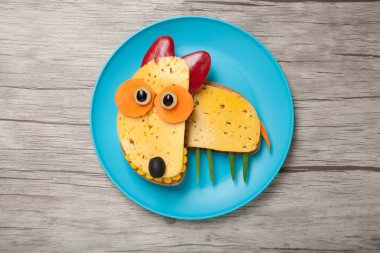 Boğa korkunç yapılmış peynir ve ekmek