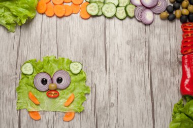 Tablo malzemelerle yapılan sebze ayı