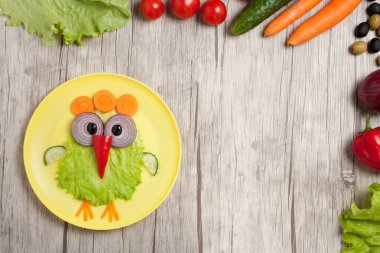 Tavuk sebze tablo malzemelerle yapılan