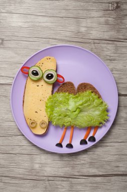 Pembe plaka üzerinde yapılan sandviç deve 