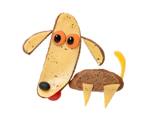 Lustiger Hund aus Schwarzbrot und Käse — Stockfoto