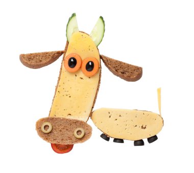 Siyah ekmek ve peynir yapılmış inek