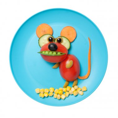 Mavi plaka üzerinde yapılan sebze fare eğlenceli