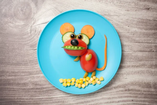 Sebze tabağı ve masa fare yapılan