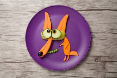 Taze sebze tabağı ve yönetim kurulu Fox yapılmış