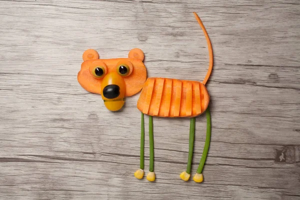 Sebze kaplan ahşap tahta üzerinde yapılan