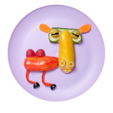 Komik deve sebze pembe plaka üzerinde yapılan