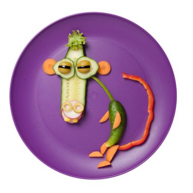 Mor tabakta sebze ile yapılan maymun