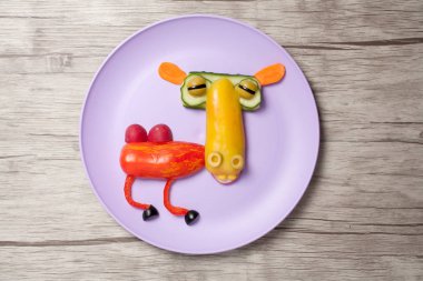 Sebze tabağı ve Resepsiyon üzerinde yapılan deve