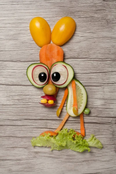 Komik Tavşan taze sebze ile yapılan