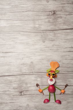 Ahşap arka plan üzerinde sebze ile oluşan yemek