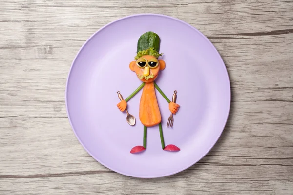 Cook sebze tabağı ve ahşap masa ile yapılan