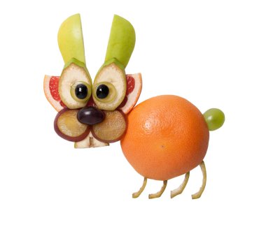 Komik Tavşan izole arka plan üzerinde meyve ile yapılmış