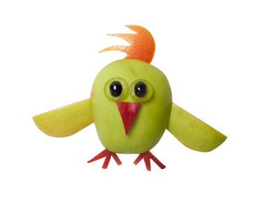 İzole arka plan üzerinde elma ile yapılan tavuk