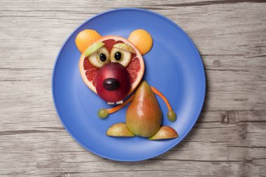 Meyve tabağı ve masa ayı yapılmış