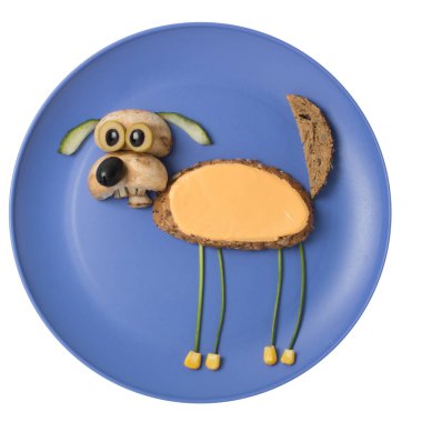 Mavi plaka üzerinde yapılan komik sandviç köpek