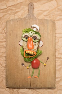 Gemide yapılan komik sandviç aşçı ve kağıt