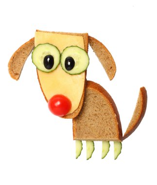 Ekmek, peynir ve sebze ile yapılan komik köpek