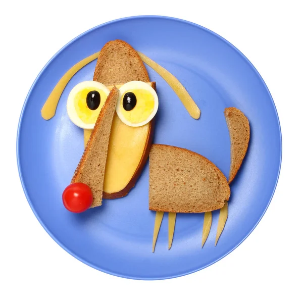 Hund Mit Schwarzbrot Und Käse Auf Blauem Teller — Stockfoto