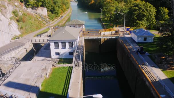 Lockport, NY, USA: American most famous man-made waterway Lockport Lock — стоковое видео