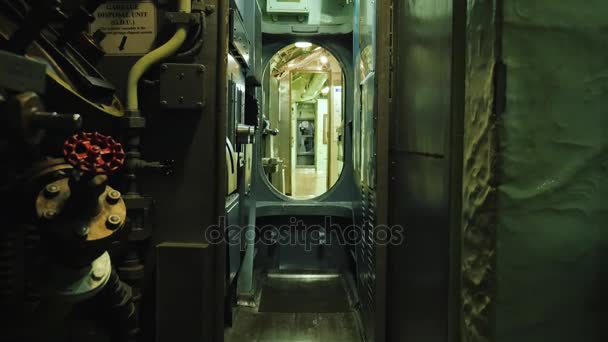 Uvnitř dieselelektrické ponorky USA během druhé světové války. USS sýček, Ssk-246 — Stock video