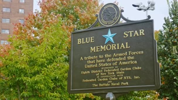 Buffalo, NY, USA - OKTOBER 20, 2016: Blue Star Memorial. Parque Naval y Militar de Buffalo y Erie — Vídeos de Stock