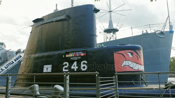 Дизельная подводная лодка Второй мировой войны и корабли. Военно-морской парк Буффало и Эри — стоковое видео