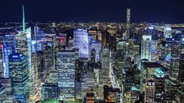 Yukarıdan inanılmaz Ny gece görünümü. Manhattan iş bölgesine
