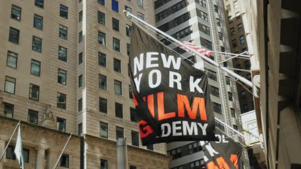 Νέα Υόρκη, ΗΠΑ - Οκτώμβριος, 2016: Σημαία της Ακαδημίας Κινηματογράφου της Νέας Υόρκης — Αρχείο Βίντεο