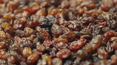 Arka plan gıda - kuru üzüm döner. Tatlı gıda ve kuru meyveler