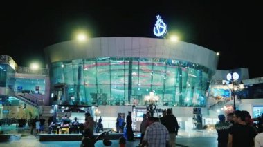 Sharm el Sheikh, Mısır, Mart, 2017: insanlar yürümek en önemli Soho buz pateni pisti nerede Meydanı'nda, bina çevresinde