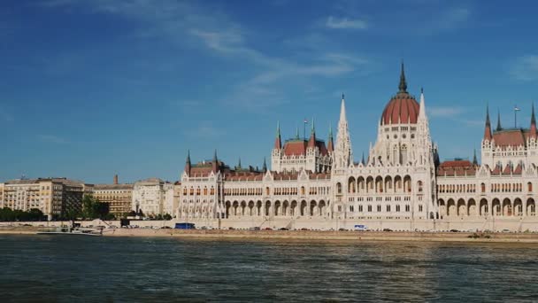 One of the most beautiful buildings of Parliament in Europe in Budapest — Stock Video