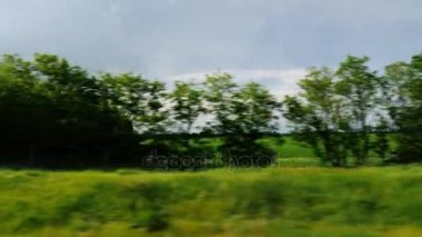 Macaristan güzel kırsal seyahat. Hareket eden bir arabanın penceresinden görüntülemek