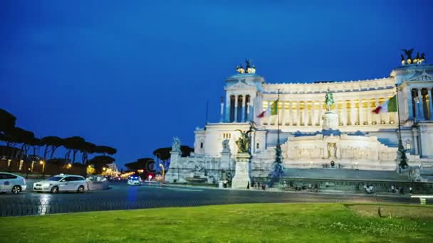 Roma, Italia, junio de 2017: Monumento ecuestre a Víctor Manuel II cerca de Vittoriano en Roma, Italia — Vídeo de stock