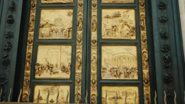 Altın kapı Eski Ahit sahneleri ile. Baptistry: Duomo Santa Maria del Fiore Florece, İtalya