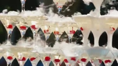 Bir piramit hangi şarap bardak kaynar. Açık Hava Partisi